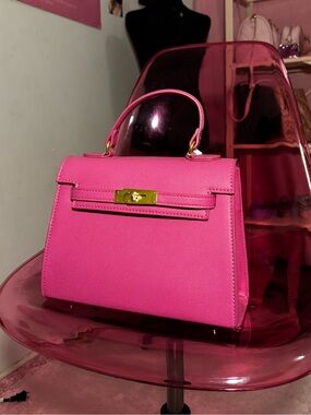 Brand New Women’s Luxury Handbag🩷🤩Perfect for everyday or special occasions!